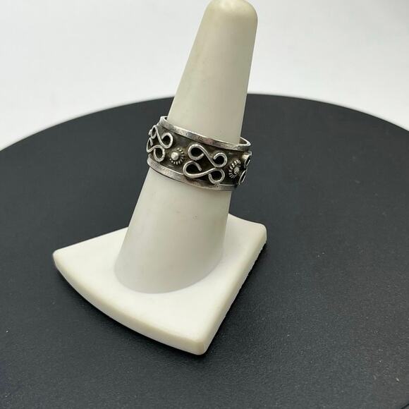 Mexico 925 Sterling Silver Scroll Dot
Oxidized Darkened Cigar Band Ring Sz 8.25 - Picture 1 of 8